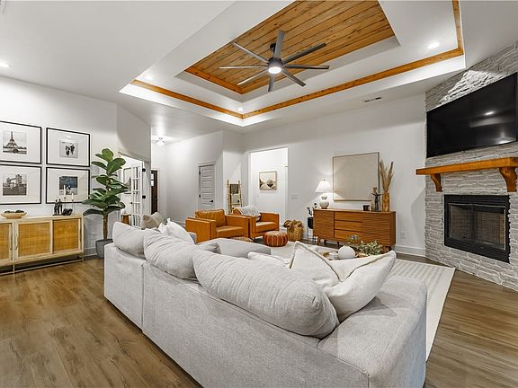 3rd image of 118 Ingleborough Dr