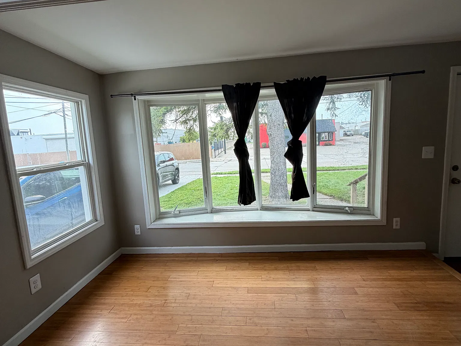 3 bed, 950 sqft, $1,450 — Photo 3