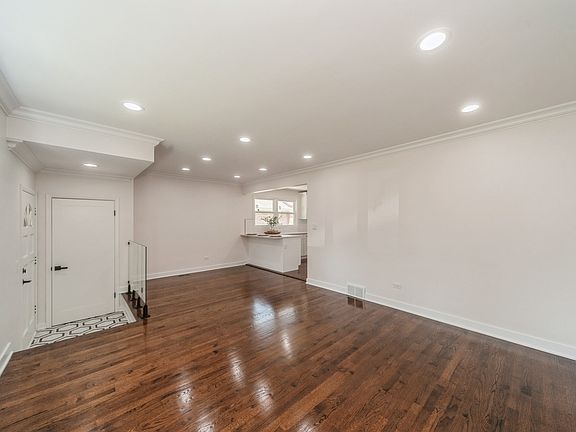 3rd image of 8118 W Elizabeth Ave
