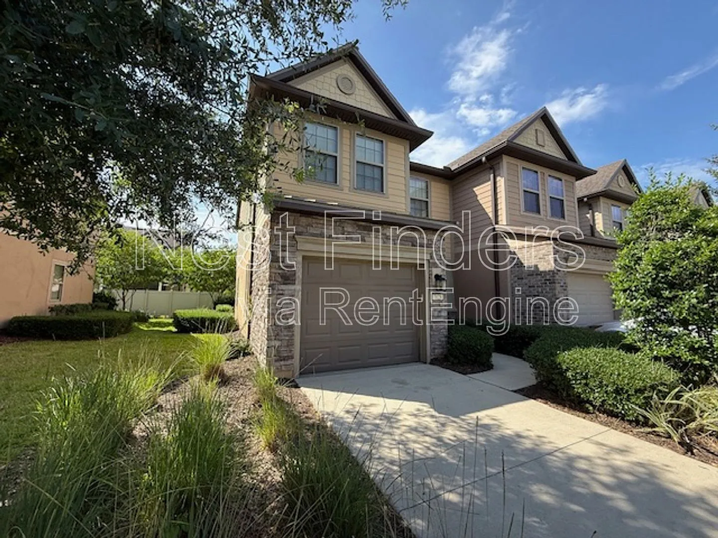 3 bed, 2.5 bath, 1440 sqft, $2,100 — Photo 2