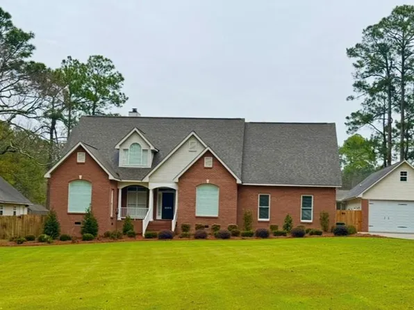 6005 Westlake Dr, Tifton, GA 31794