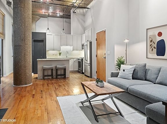 3rd image of 758 N Larrabee St APT 230