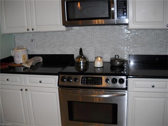 4th image of 905 NW Embers Ter