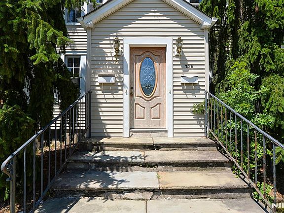 3rd image of 209 Merritt Ave