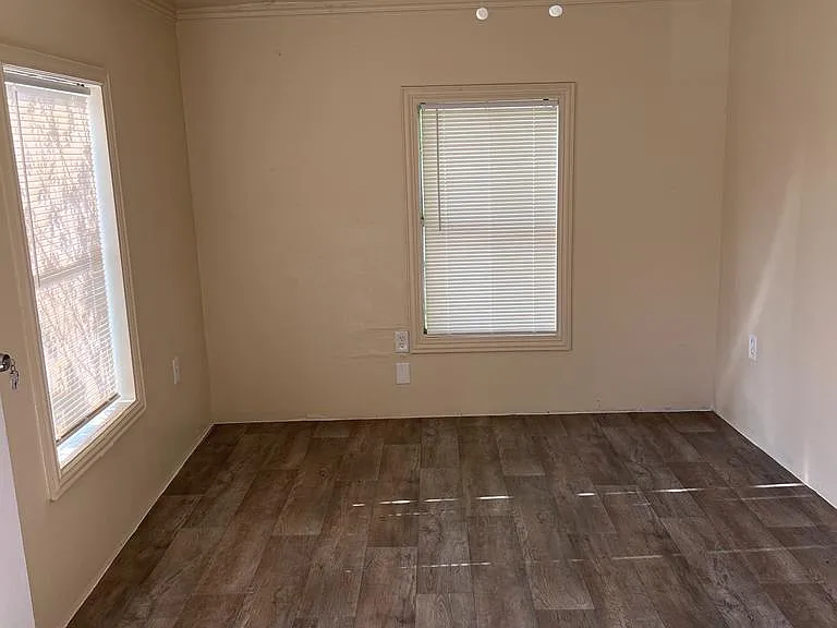 715 Hancock St — Photo 4