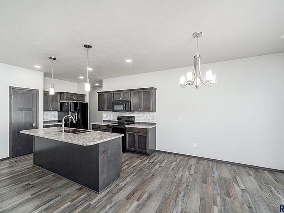 4th image of 4404 E Leubecher Pl