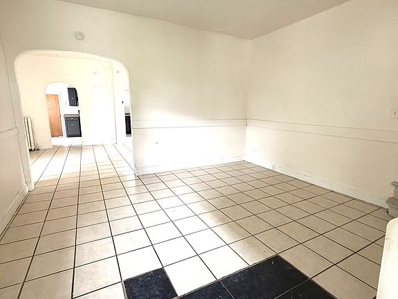 4th image of 2121 Myrtle St #1