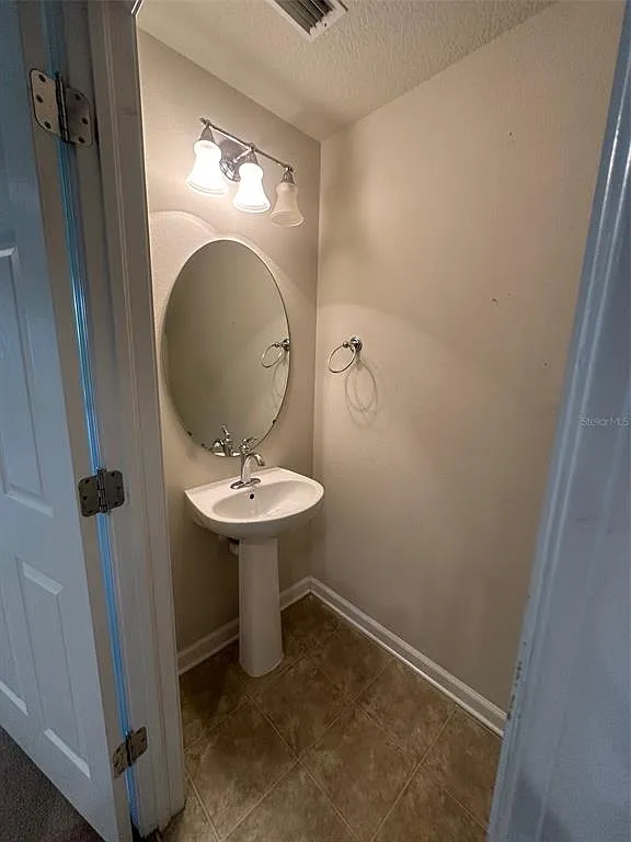 3 bed, 2.5 bath, 1622 sqft, $2,150 — Photo 3