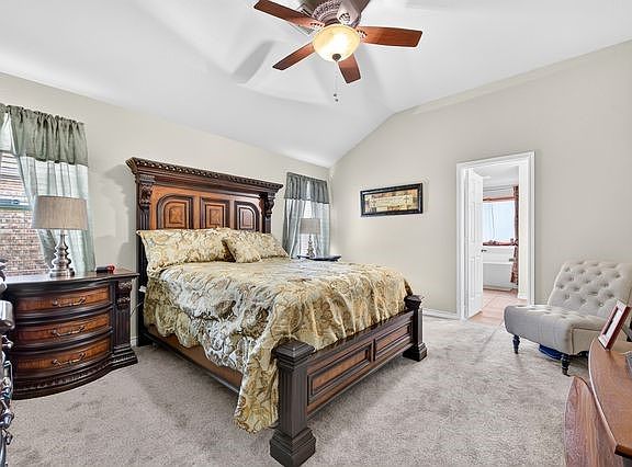 3rd image of 804 Bur Oak Dr