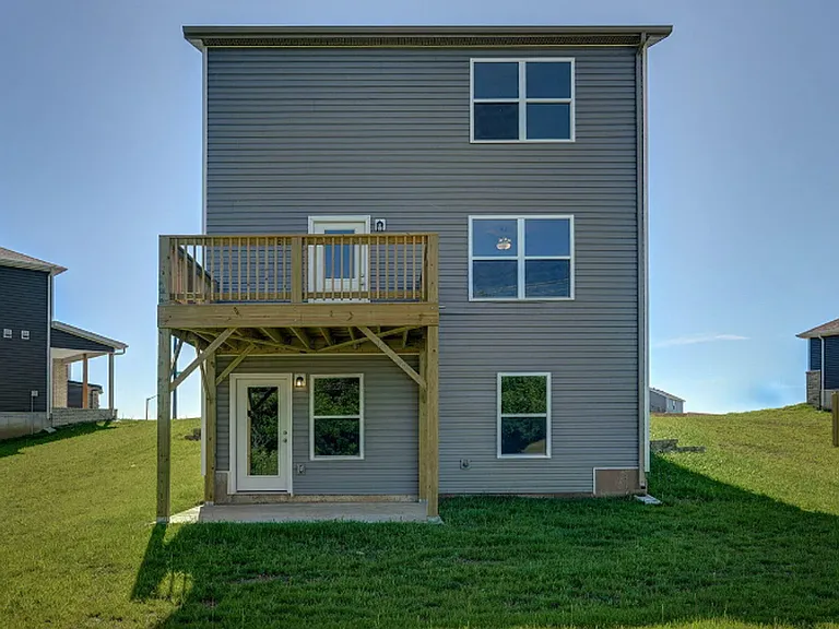 1110 E Perry St — Photo 4