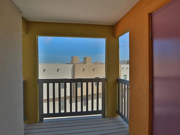 4th image of 410 Thorn Ave APT 9