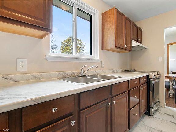 4th image of 29 Woodlawn Ave