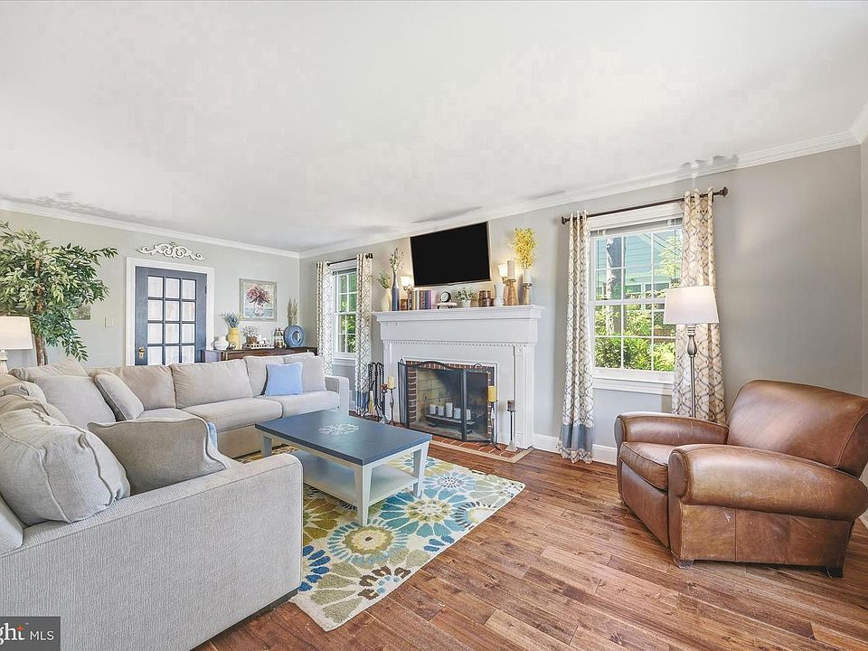 1st image of 503 Forest View Rd