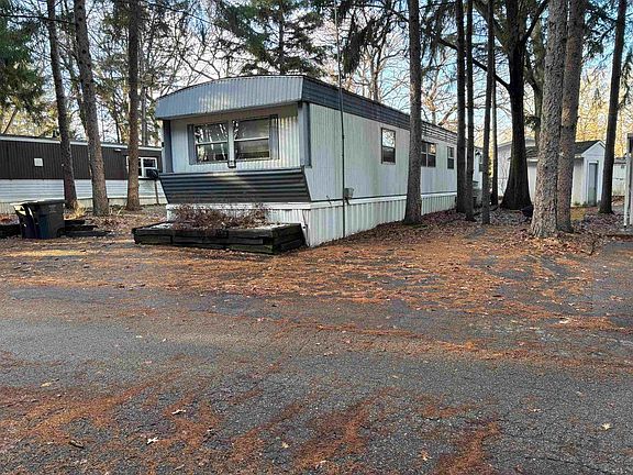 3rd image of 10P Shady Pines Road