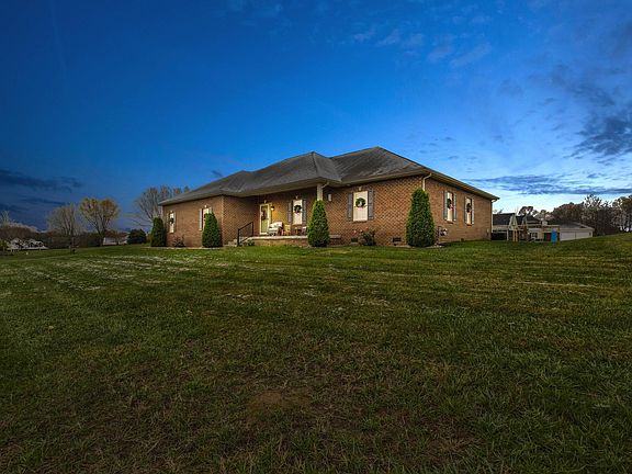 3rd image of 124 Meadow View Dr