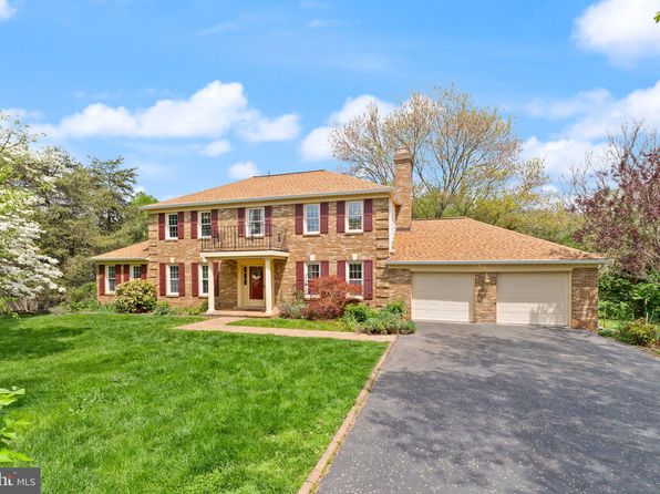 1031 Cup Leaf Holly Ct, Great Falls, VA 22066