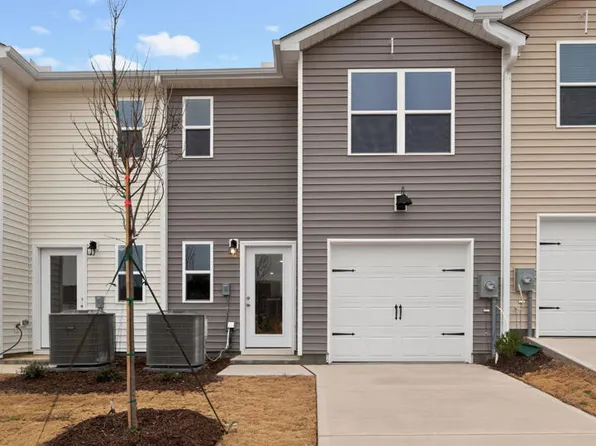 27 Rusling Leaf Dr, Fuquay Varina, NC 27526