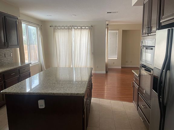 4th image of 1327 Surfwood Ln