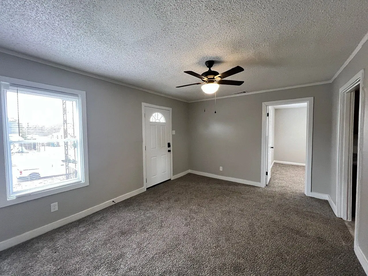 1907 Boyle Ave — Photo 4