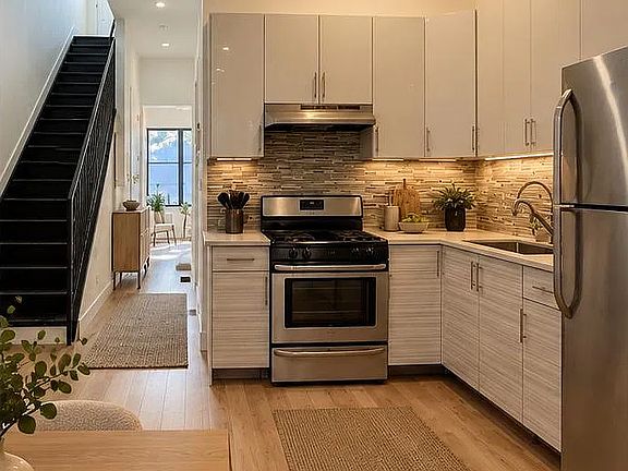 3rd image of 906A Lafayette Ave #1