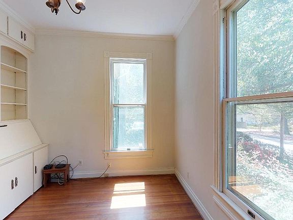 5th image of 700 Park Ave