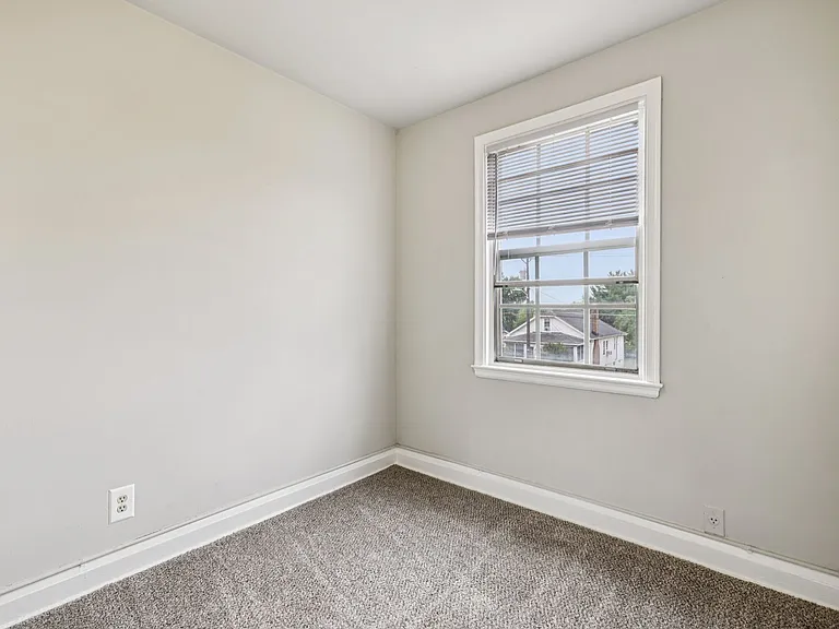 Oaklee Village Apartments — Photo 36