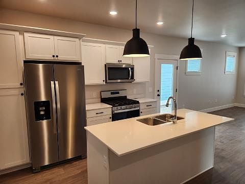 3rd image of 1875 Saint Paul Ln