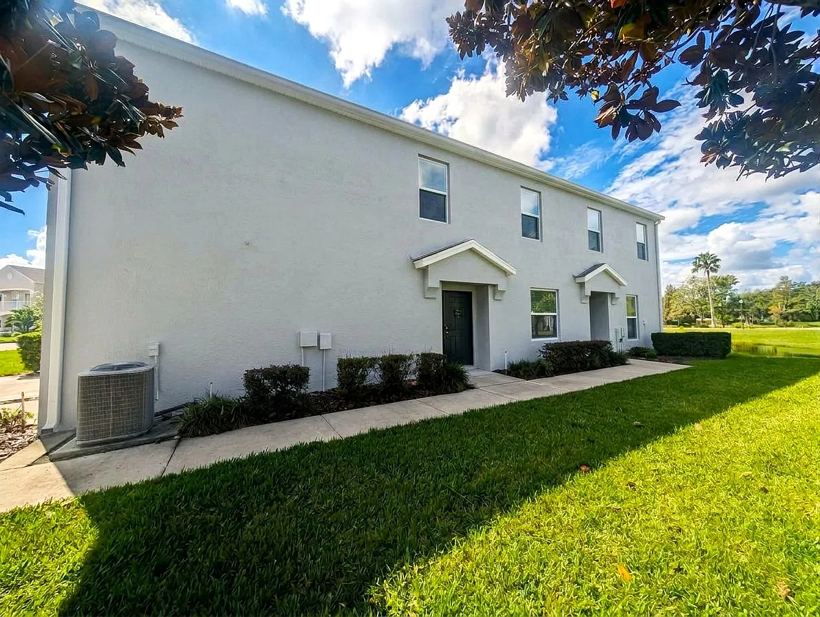 Bright & Inviting 2 Bed, 2 Bath Townhome | Garage, Pool & In-Unit Laundry in Walden Woods! — Photo 2