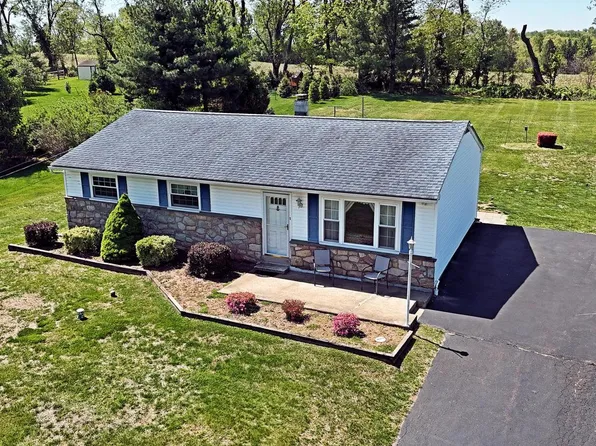 64 Mitchell Dr, Pottstown, PA 19465