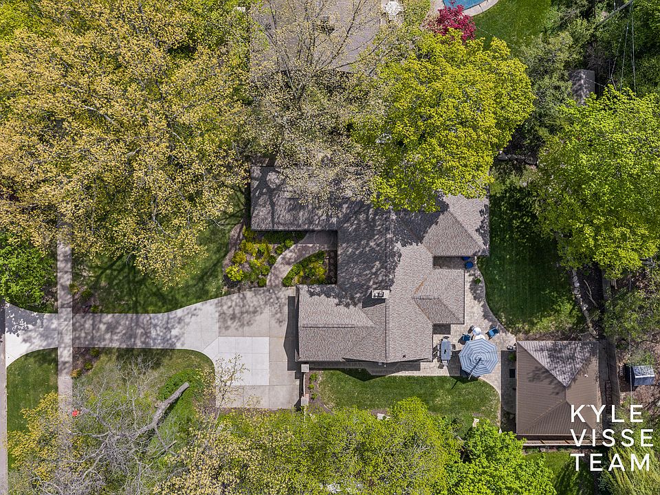 2nd image of 2616 Elmwood Dr SE