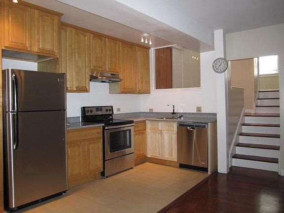 3rd image of 900 Palm Ave APT 4