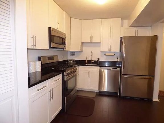 2nd image of 118 Monroe St APT 108