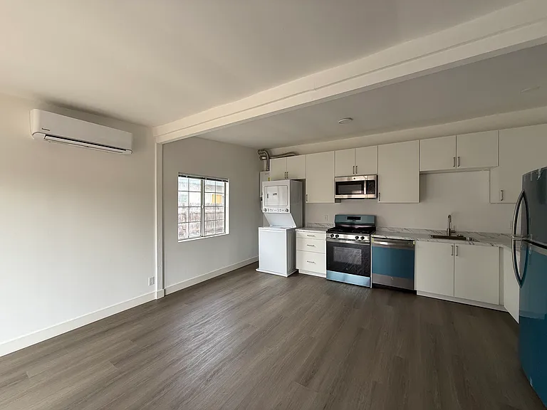 127 W 5th Ave #B — Photo 3