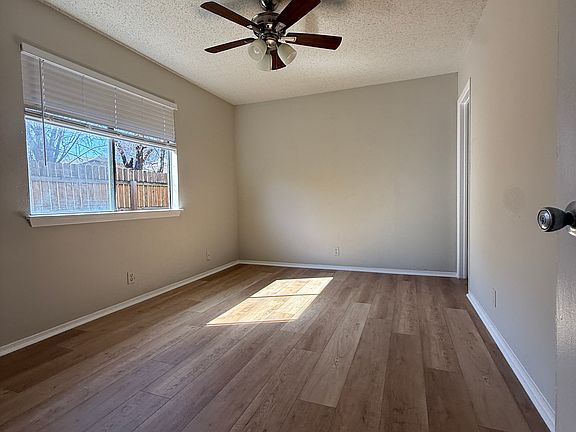 4th image of 406 Parkhill Cv
