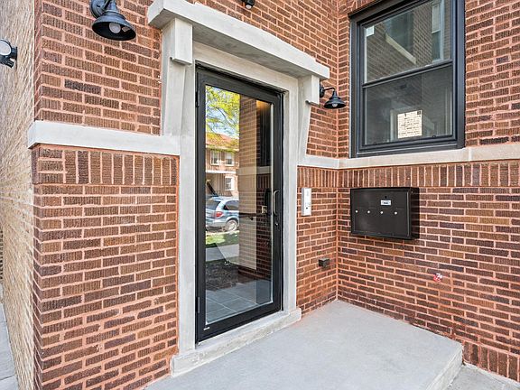 2nd image of 6336 N Fairfield Ave