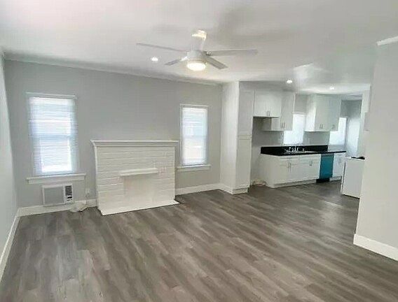 5th image of 720 N Hayworth Ave