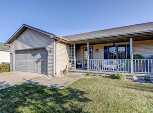 385 W Quail Roost Ct, Sherman, IL 62684