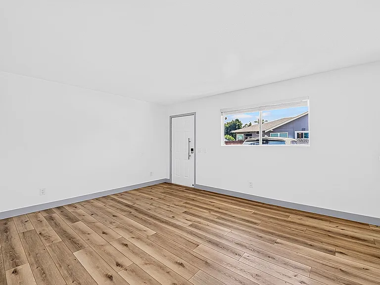 919-921 Alamitos Ave. — Photo 12