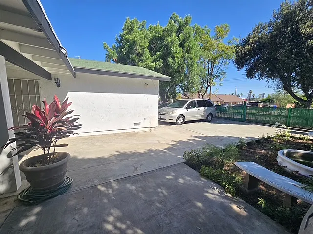 3 bed, 1120 sqft, $3,500 — Photo 4