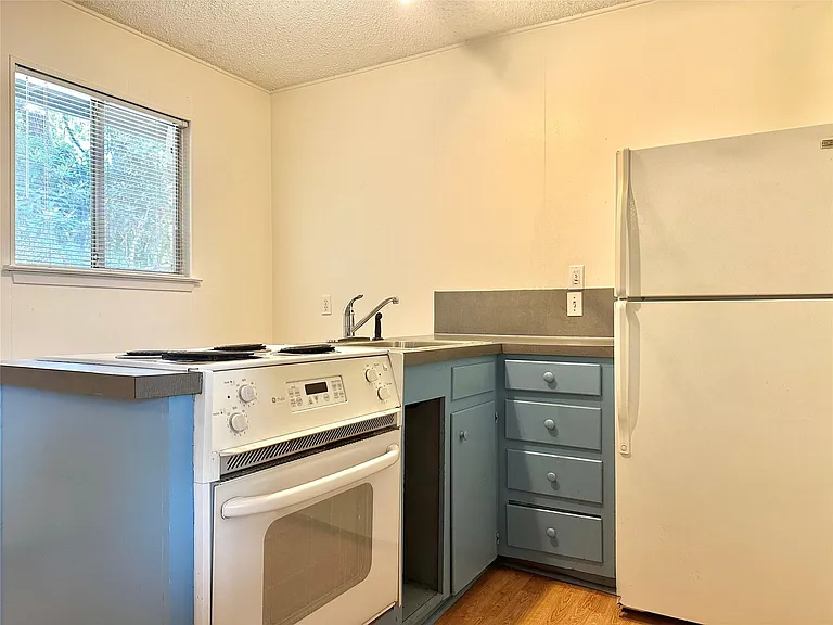 2711 Hemphill Park #11C-A105 — Photo 5