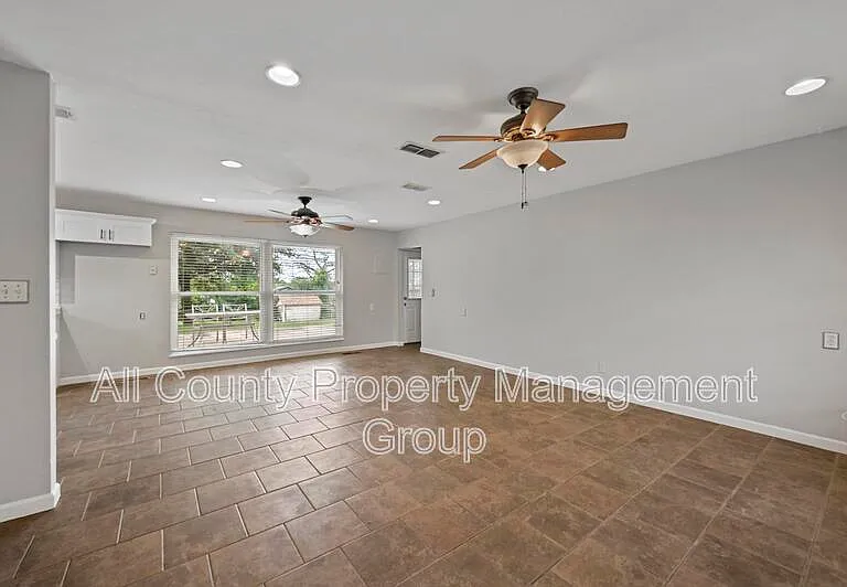 6209 Shadydell Dr — Photo 9