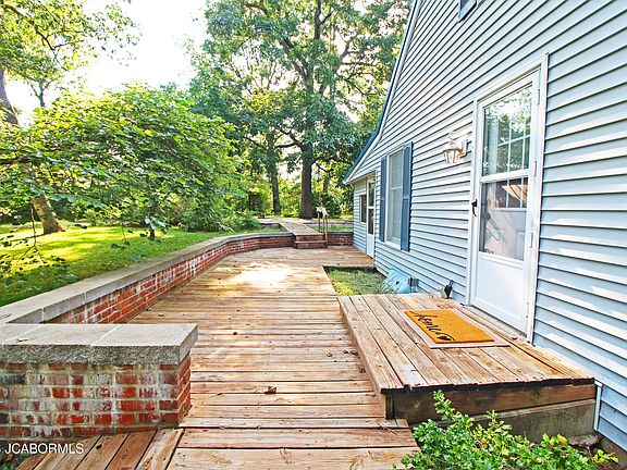5th image of 7811 Twin Oaks Dr