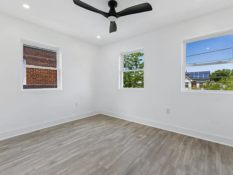 4627 H St SE — Photo 15