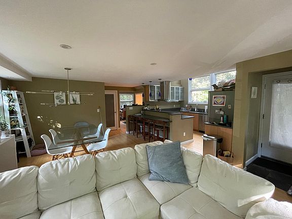 Livingroom looking to kitchen and back office