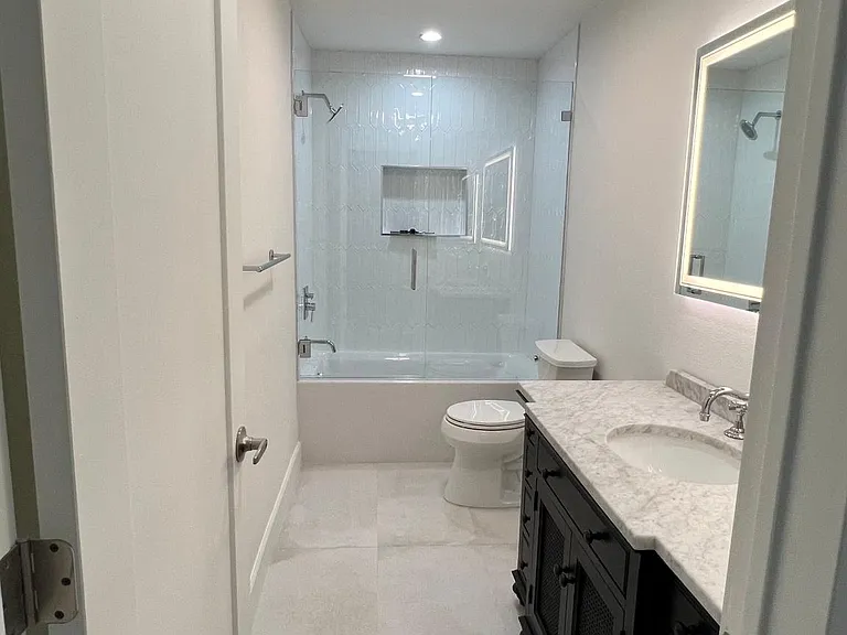 Hall Bathroom Pict 1