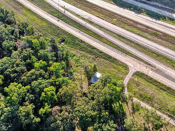 3rd image of 111 Cronin Rd