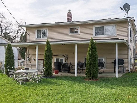 4th image of 371 Worden St