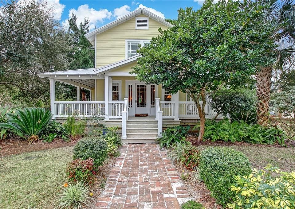 1st image of 820 Someruelus St