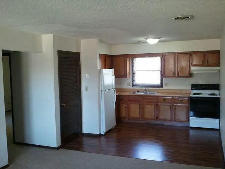 450 N. Dubuque Street — Photo 4