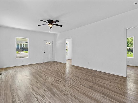 4th image of 1221 Hardwick St SE